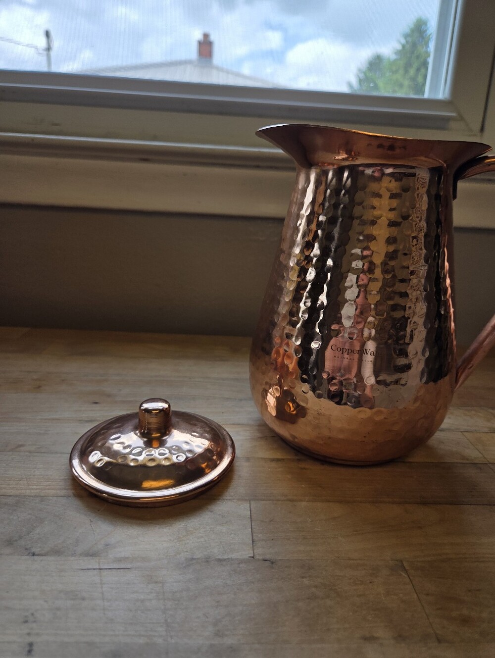 Copper Water Hammered Water Pitcher with Lid - Picture 4 of 9